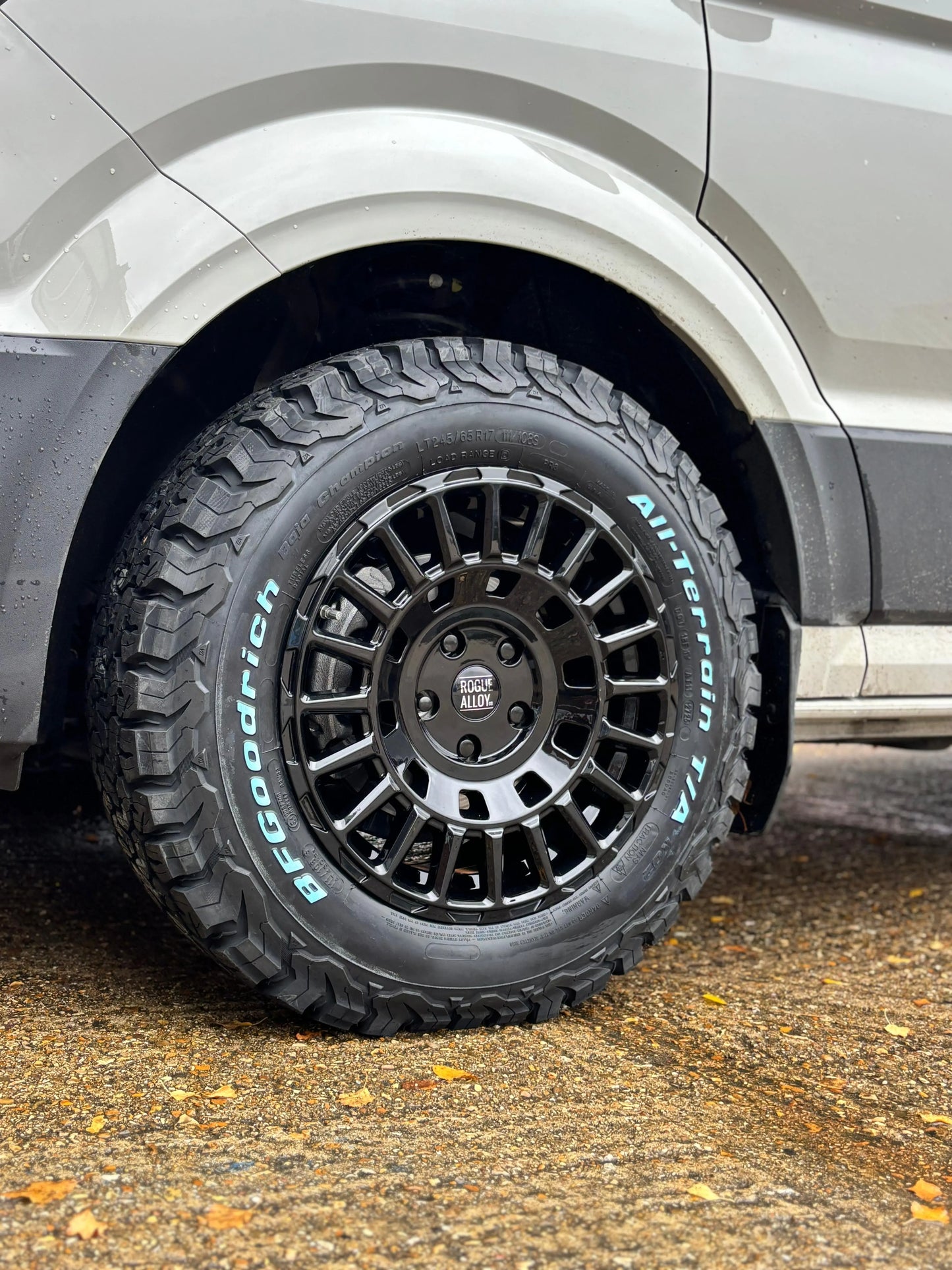 Rogue LCX 17 inch Gloss Black 6x130