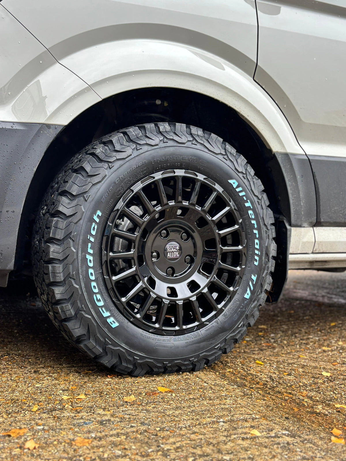 Complete Wheel Set — Rogue LCX 17 inch Gloss Black 5x120 (Crafter II / MAN TGE)