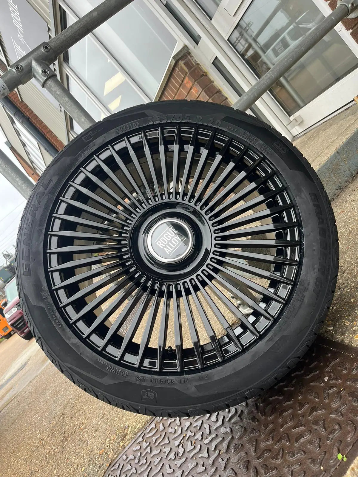 Rogue Regal 20 pulgadas Negro Brillante 5x112
