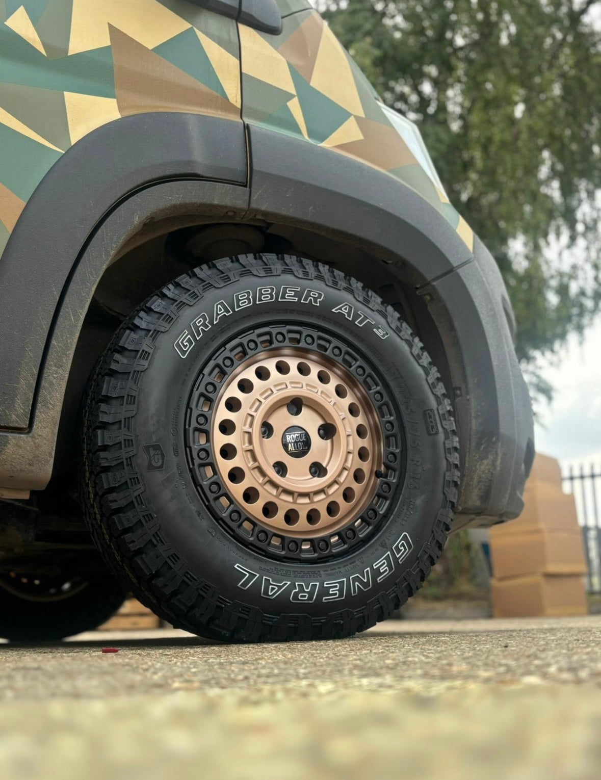 Complete Wheel Set — Rogue Rocky 17 inch Desert Sand 5x120 (Crafter II / MAN TGE)