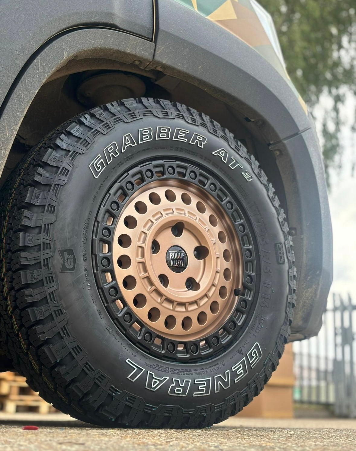 Complete Wheel Set — Rogue Rocky 17 inch Desert Sand 5x120 (Crafter II / MAN TGE)