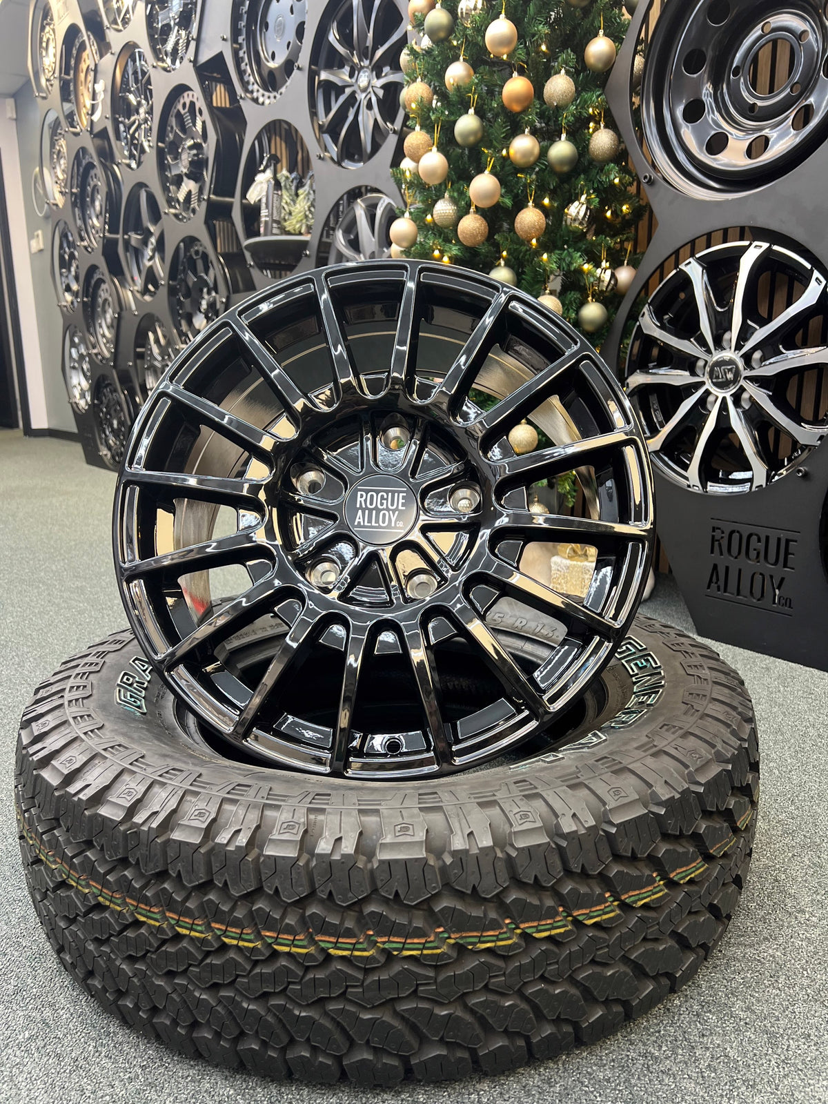 Rogue MH1 18 inch Satijngrijs 5x160