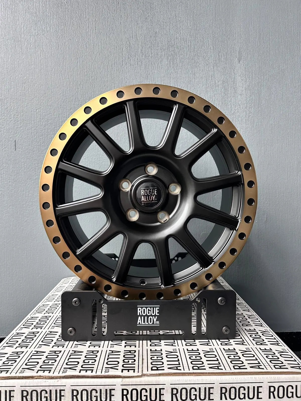 Rogue George 16 inch satijnzwarte bronzen lip 5x112