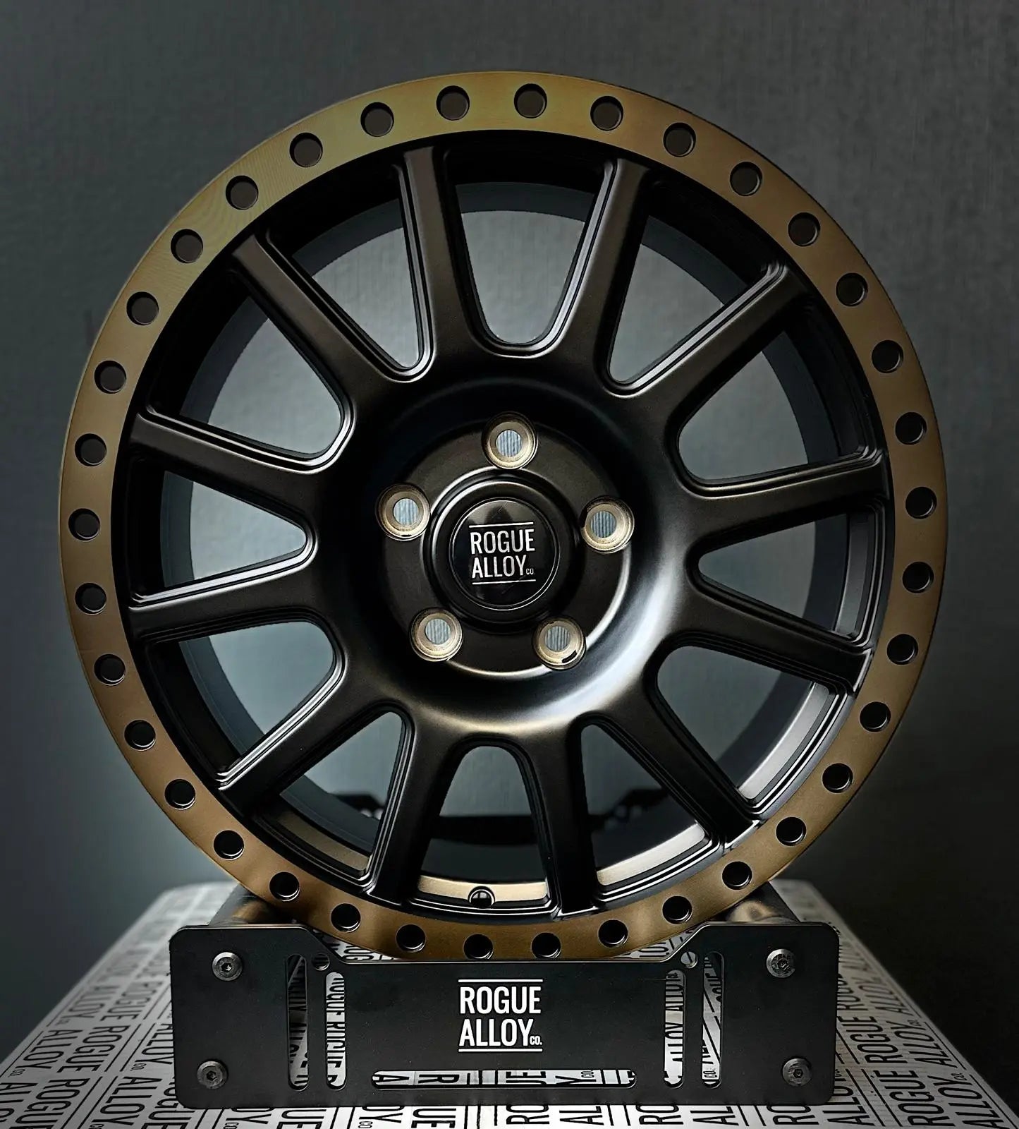 Rogue George 16 inch satijnzwarte bronzen lip 5x112