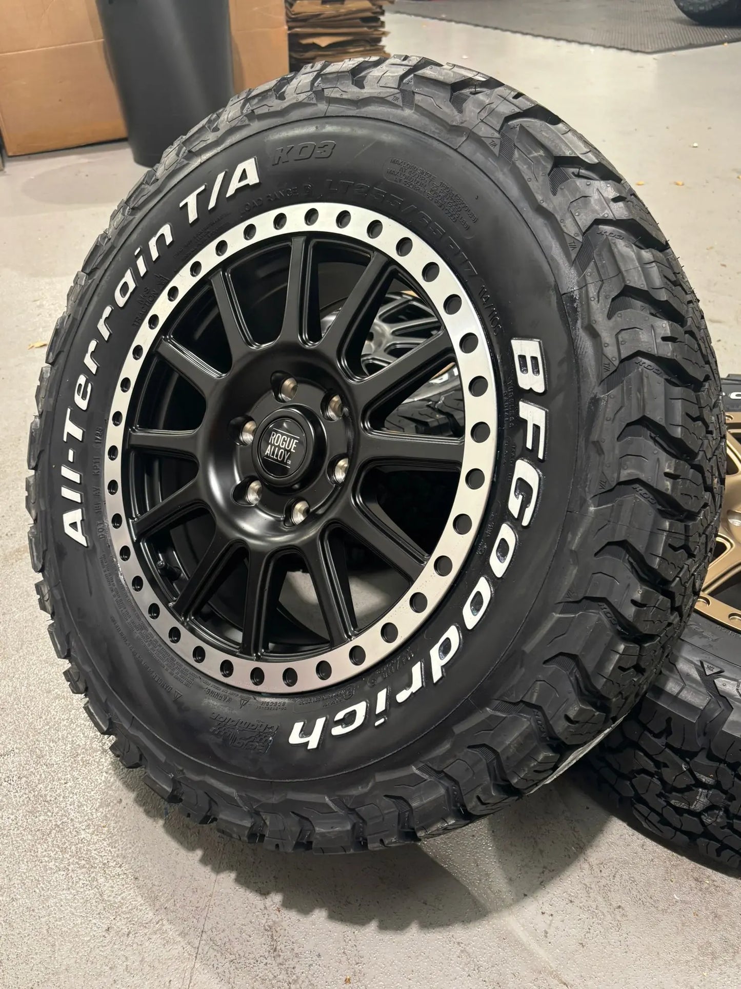 Rogue George 17 inch satijnzwart zilveren lip 5x120