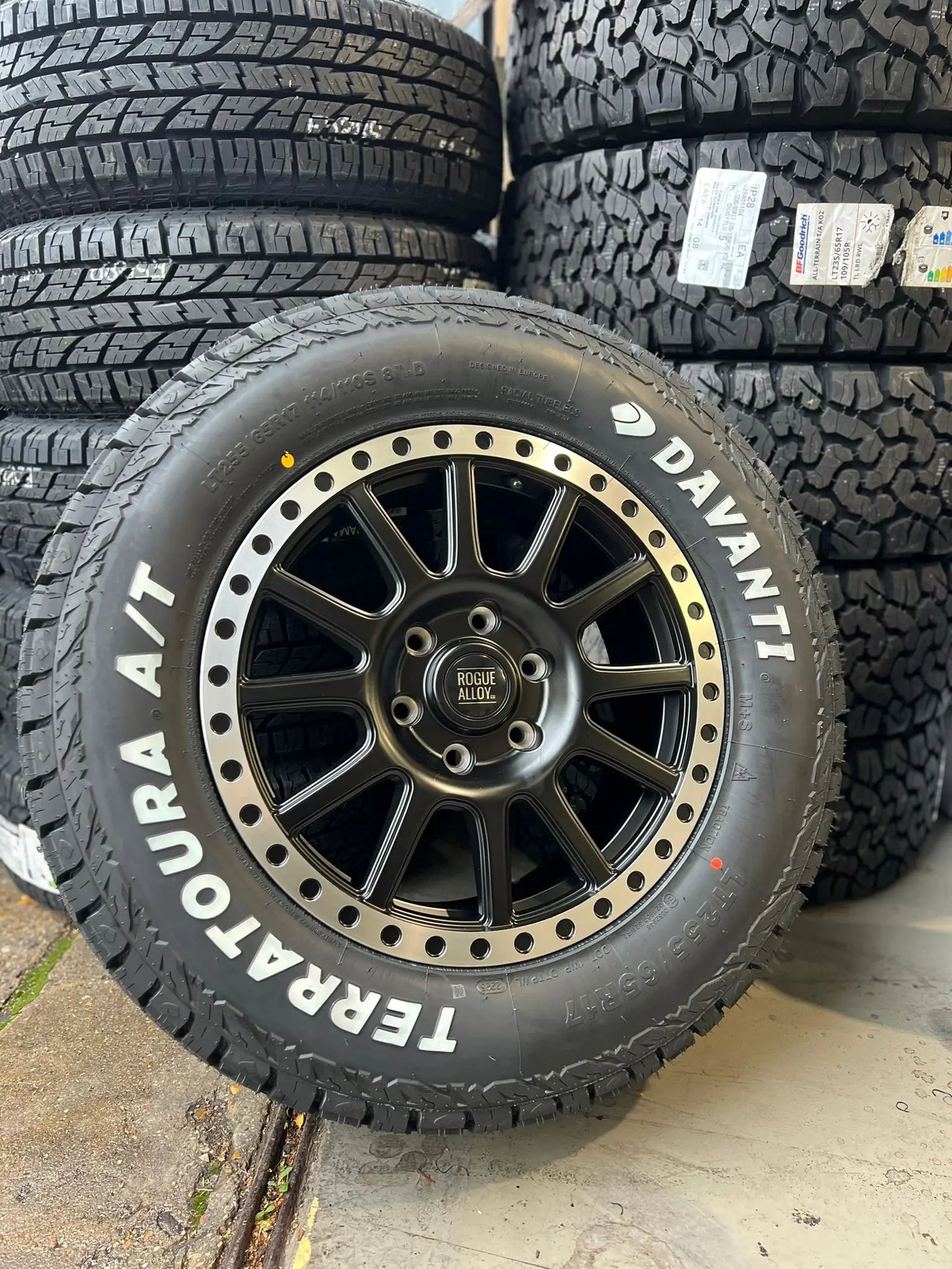 Rogue George 17 inch satijnzwart zilveren lip 5x120