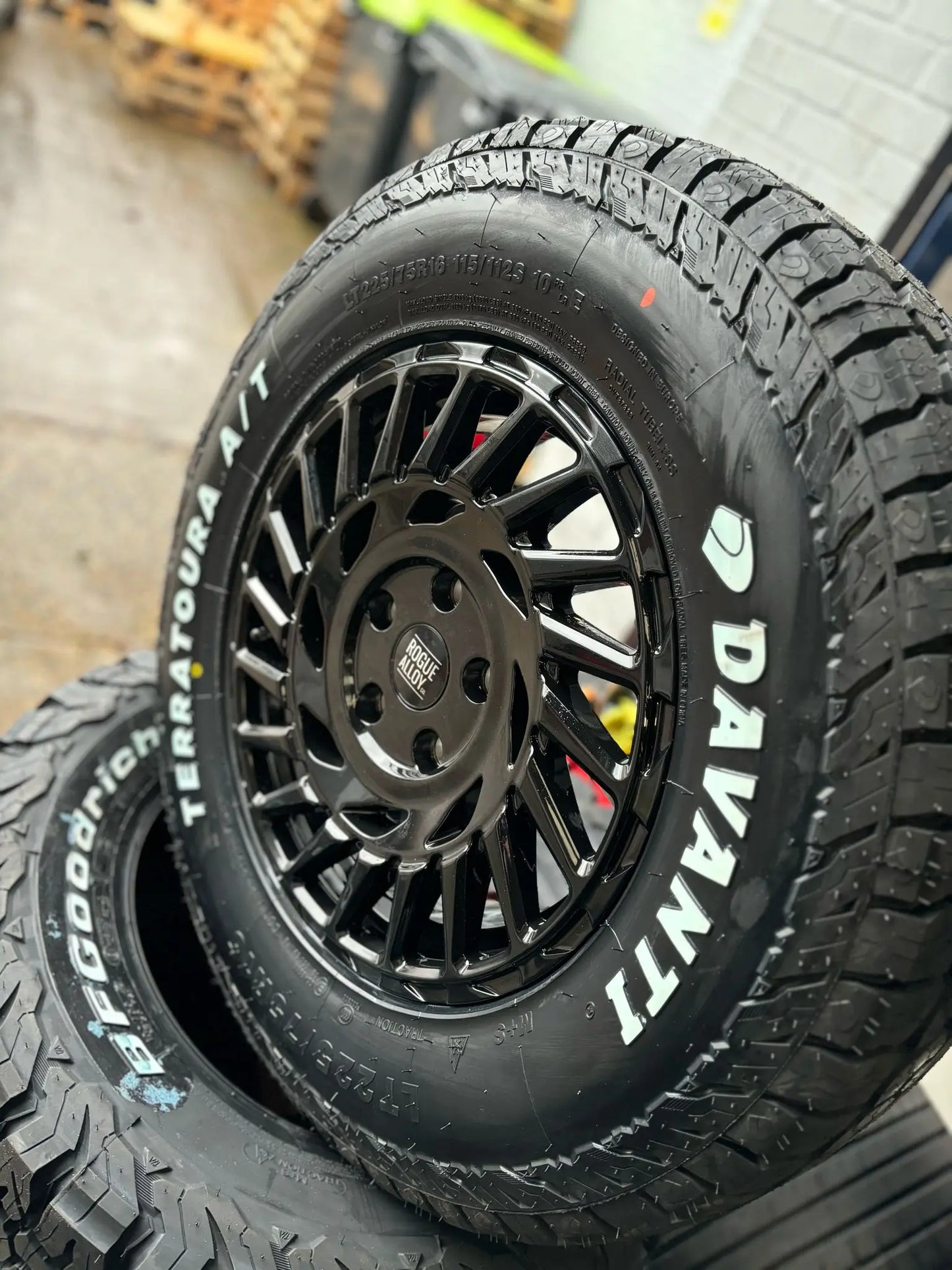 Rogue LC1 16 pulgadas Negro satinado 5x120