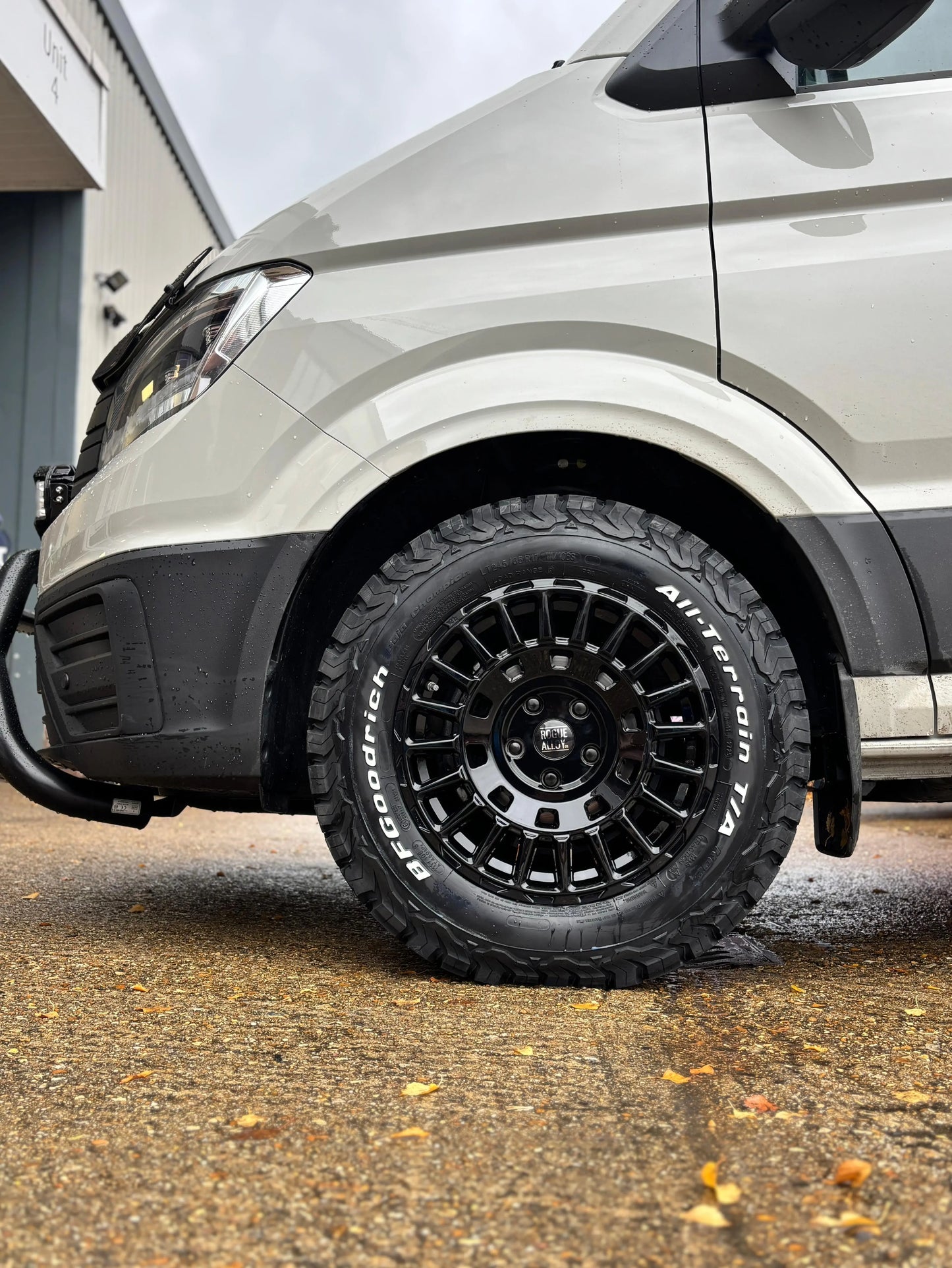 Complete Wheel Set — Rogue LCX 17 inch Gloss Black 5x120 (Crafter II / MAN TGE)