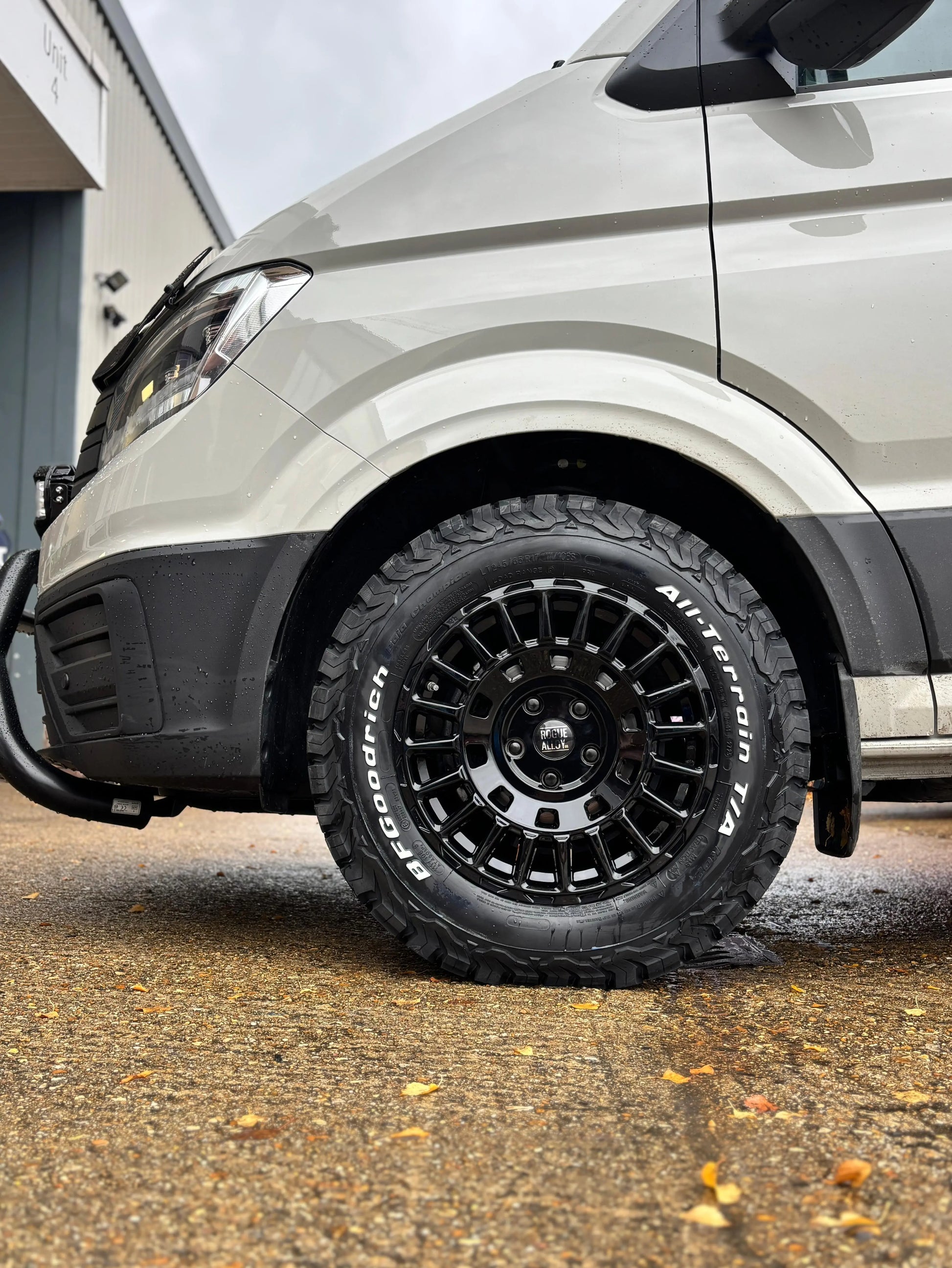 Complete Wheel Set — Rogue LCX 17 inch Gloss Black 5x120 (Crafter II / MAN TGE)