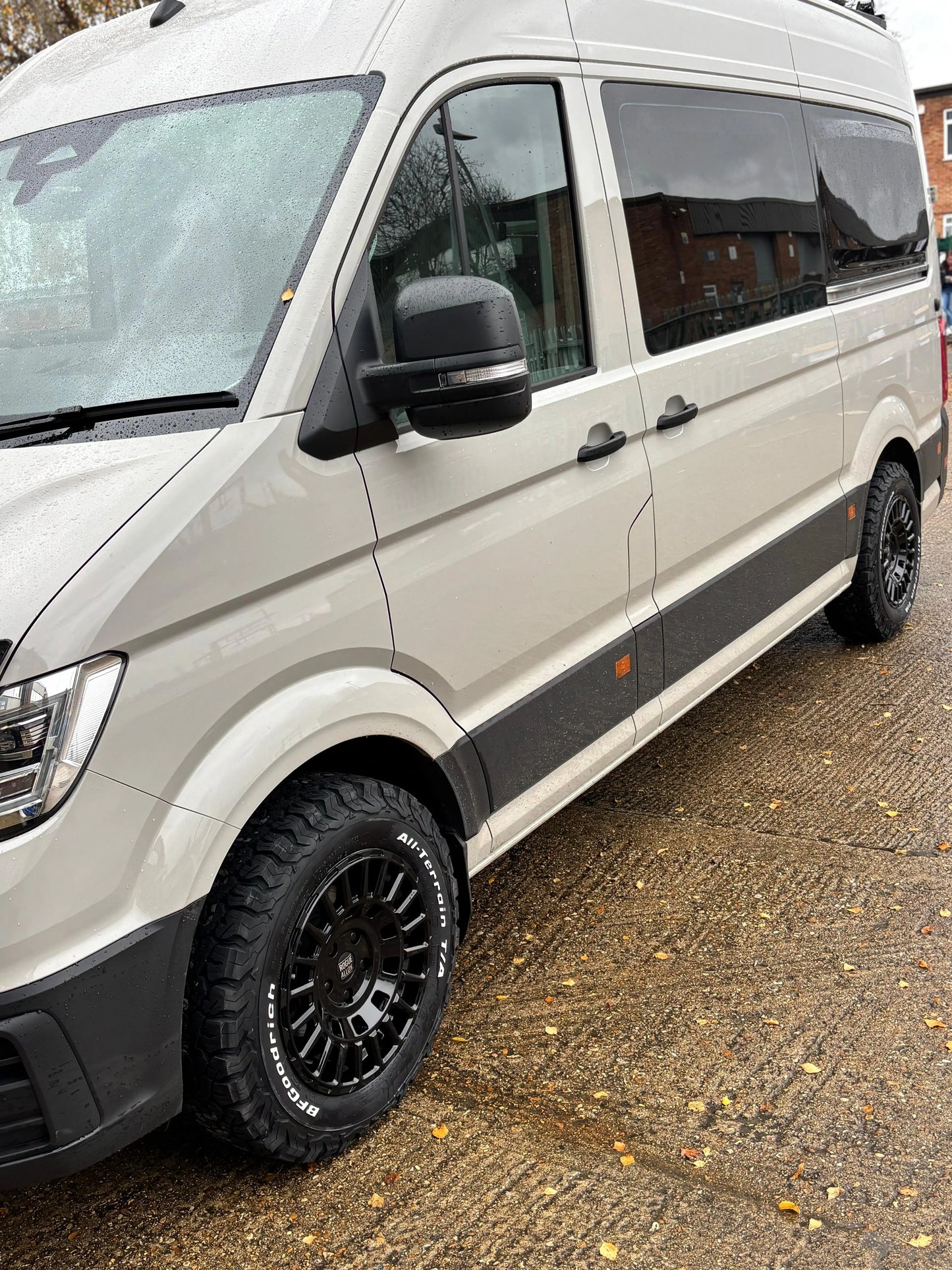 Rogue LCX 17 inch Gloss Black 6x130
