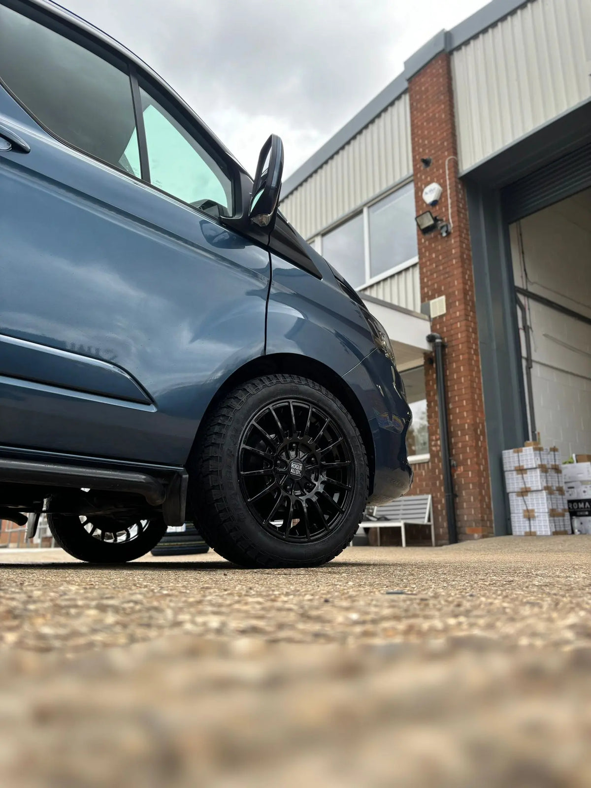 Rogue MH1 18 inch Gloss Black 5x160 — wheel for Transit Custom, MK5-MK9, Trend | Loodys