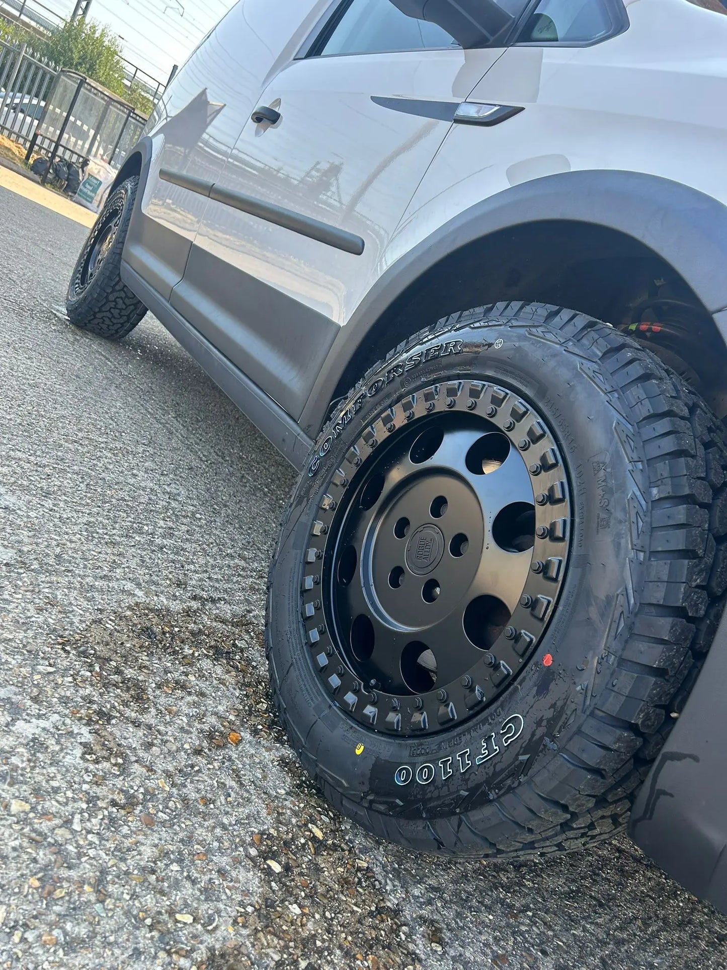 Rogue Raptor 16 inch satijnzwart 6x130