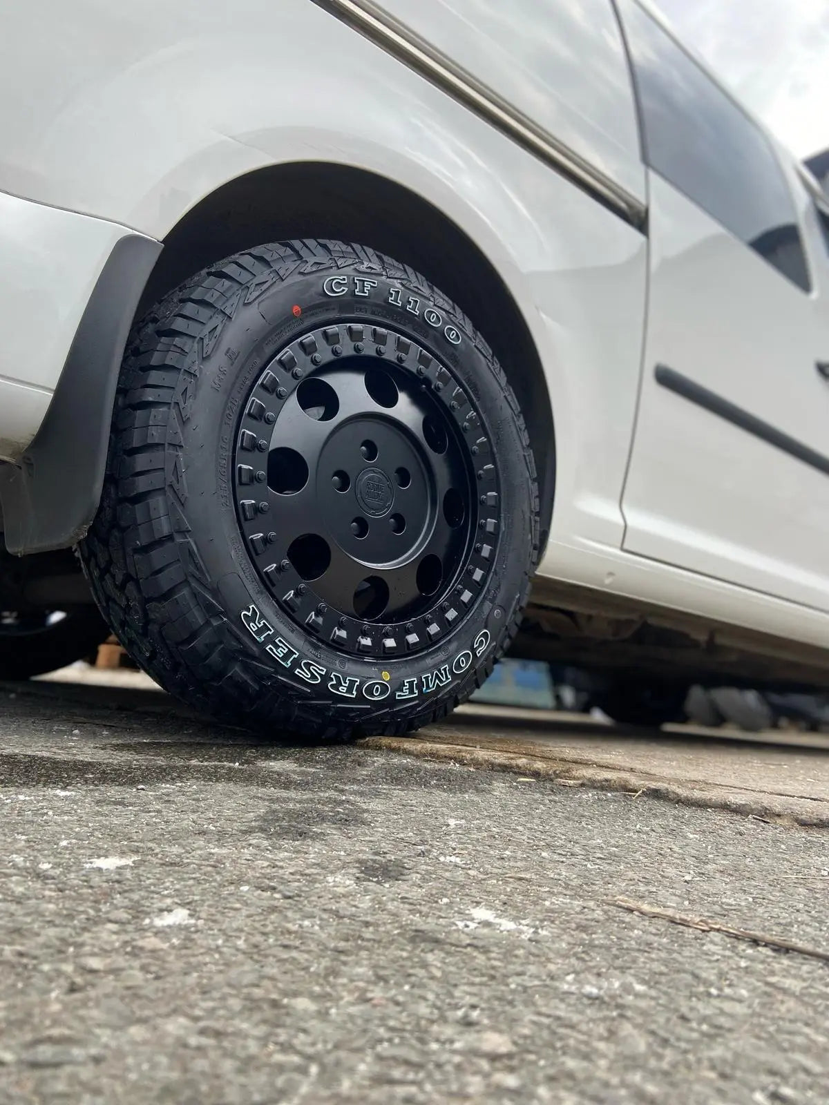 Rogue Raptor 16 inch satijnzwart 6x130