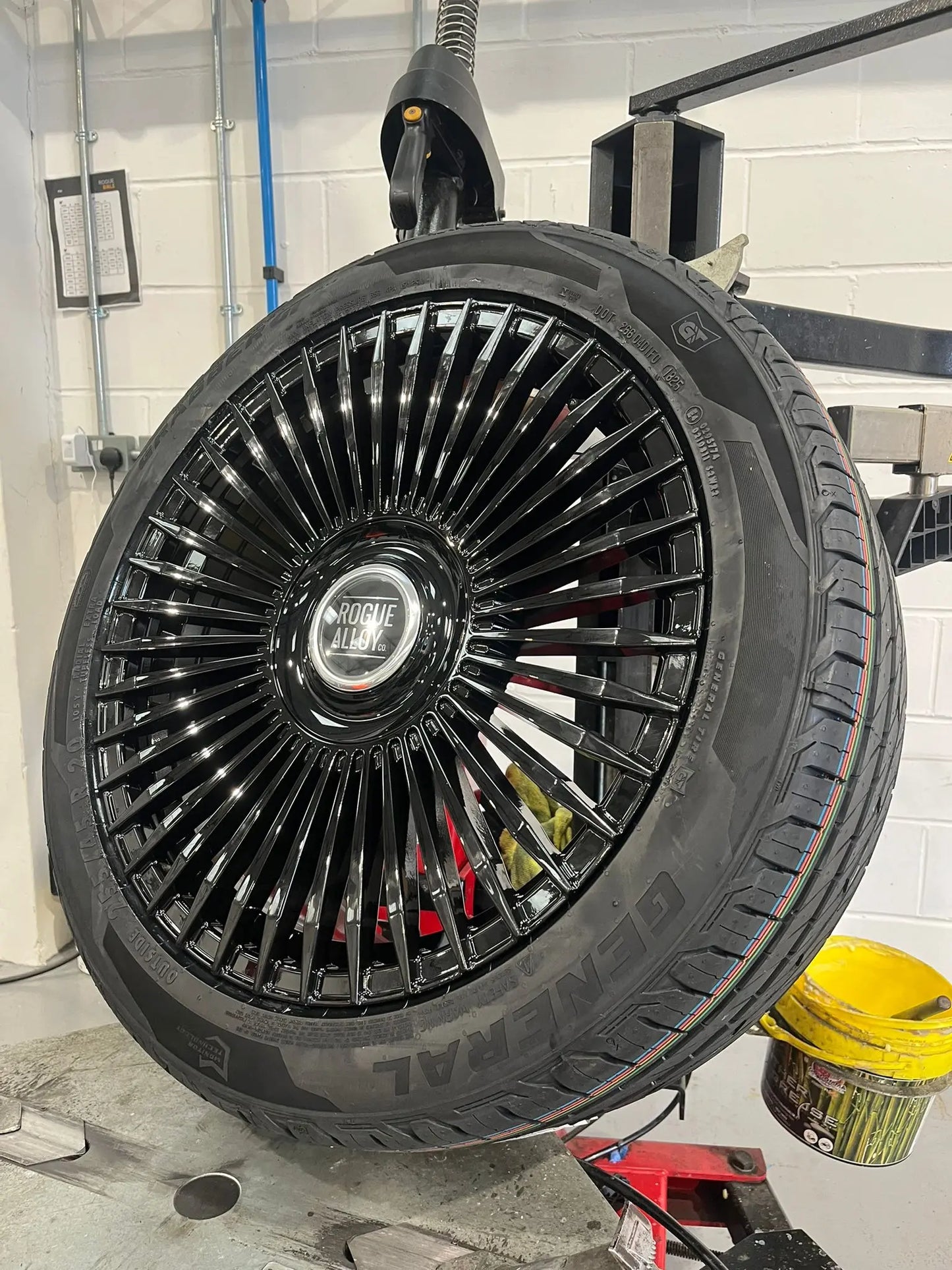 Rogue Regal 20 inch glanzend zwart 5x112