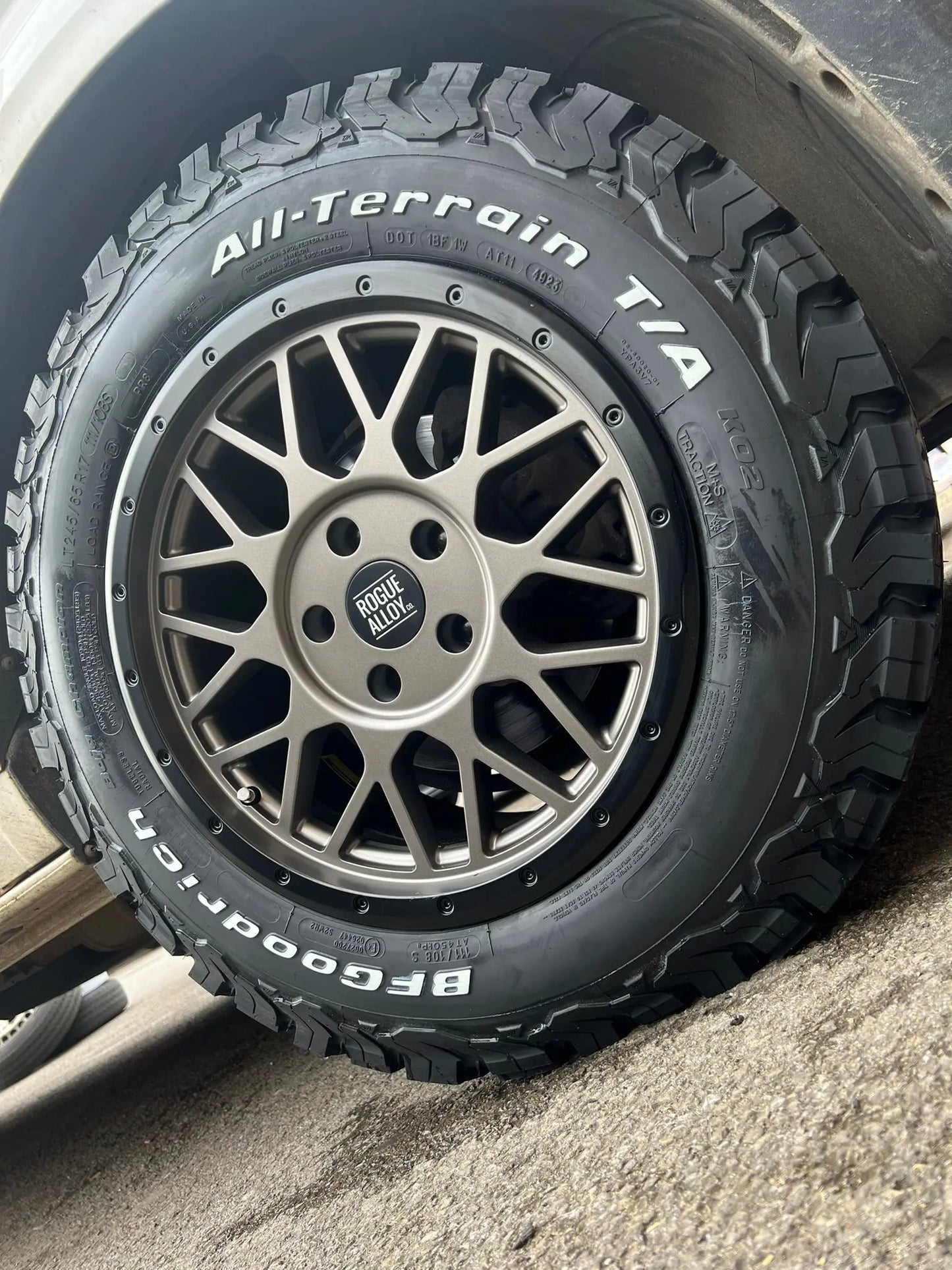 Rogue Ridge 16 pulgadas gris satinado 5x112
