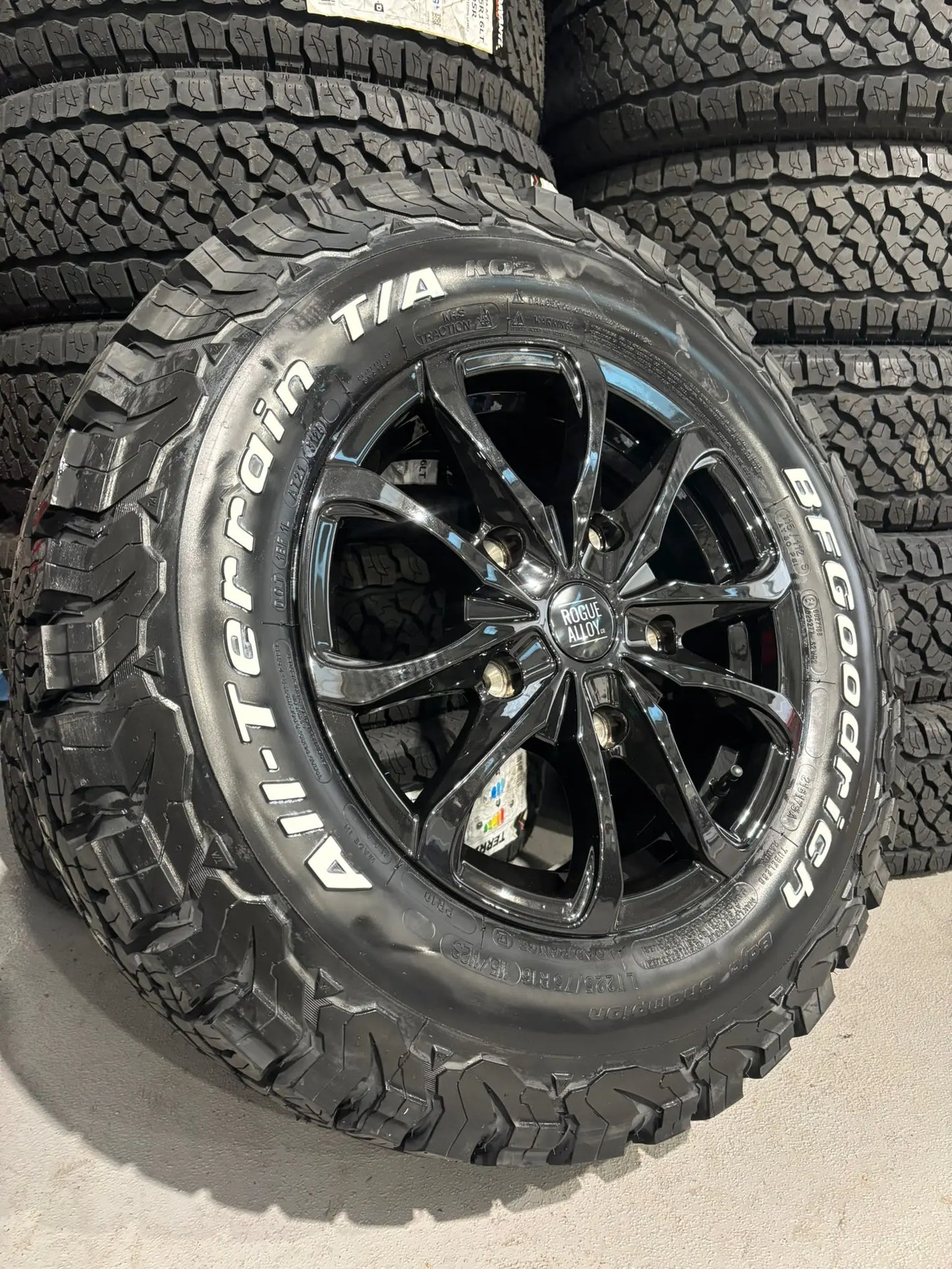 Rogue Roamer 16 inch Gloss Black 5x130