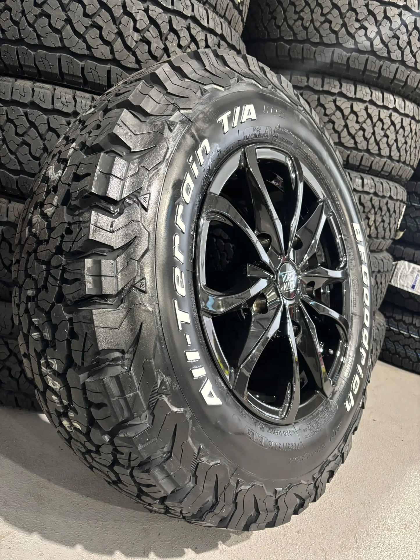 Rogue Roamer 16 inch Gloss Black 5x130