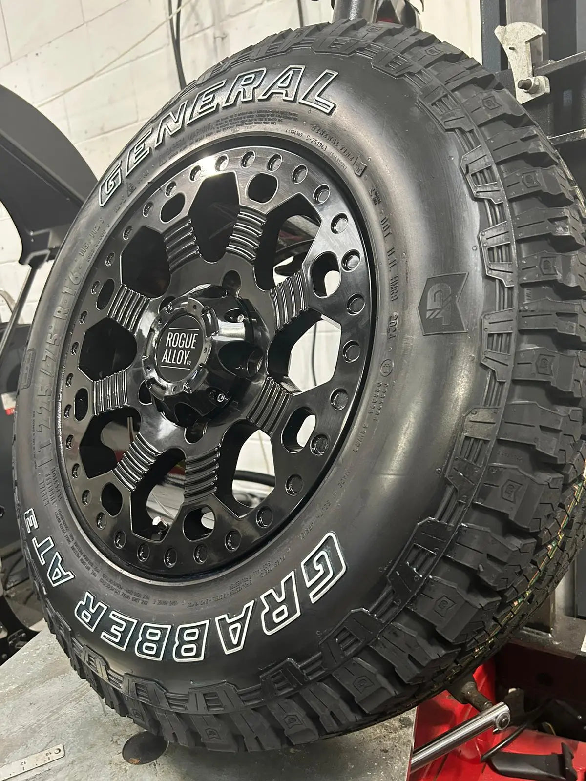 Complete Wheel Set — Rogue Robust 2 16 inch Gloss Black 5x120 (Crafter II / MAN TGE)