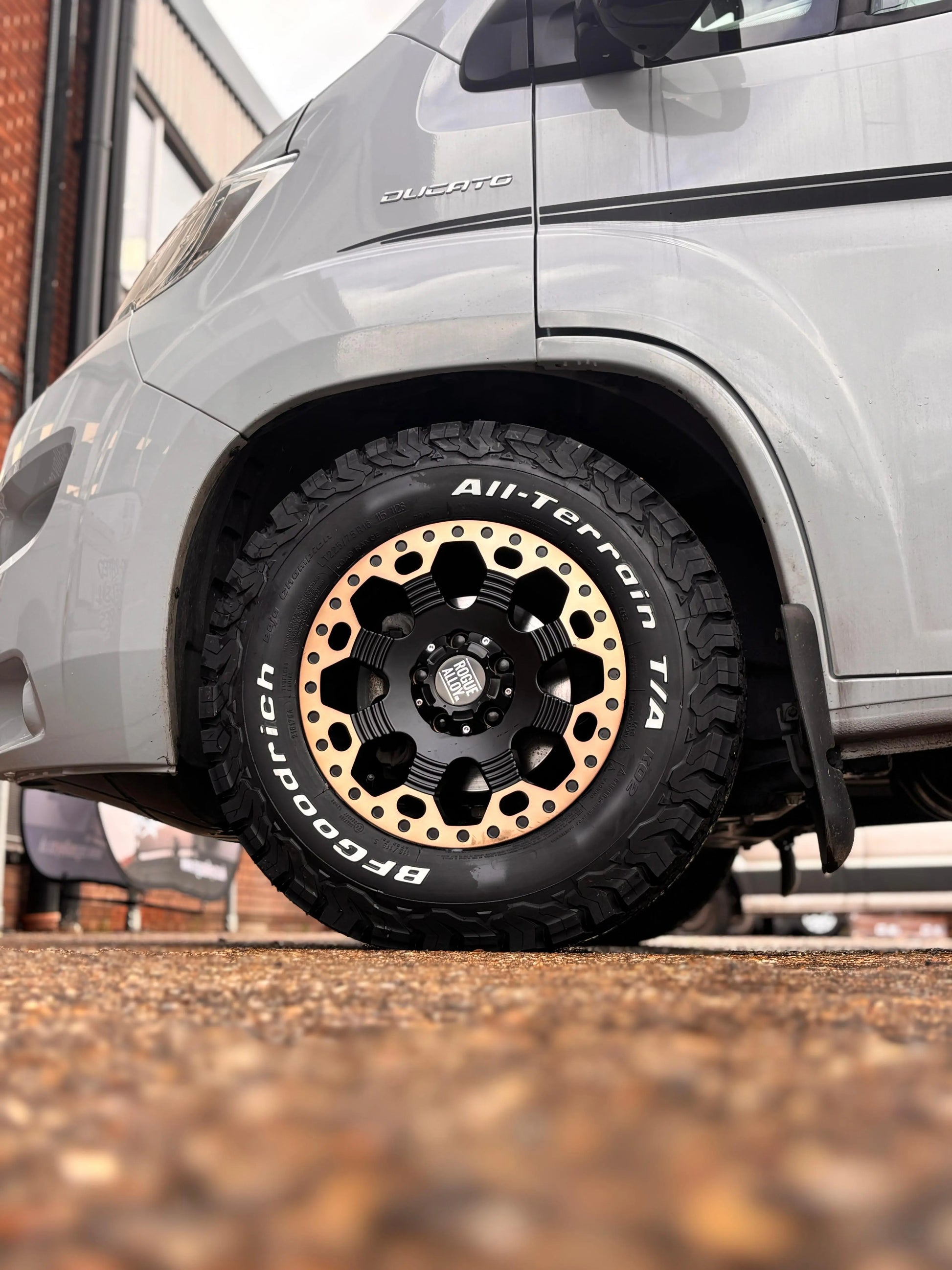 Complete Wheel Set — Rogue Robust 2 16 inch Satin Black Bronze Lip 5x120 (Crafter II / MAN TGE)