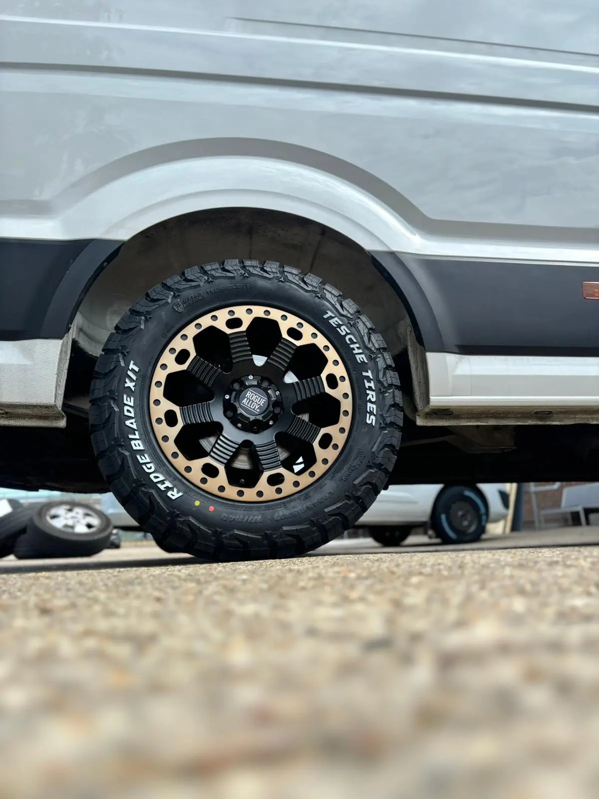 Complete Wheel Set — Rogue Robust 2 17 inch Satin Black Bronze Lip 5x120 (Crafter II / MAN TGE)