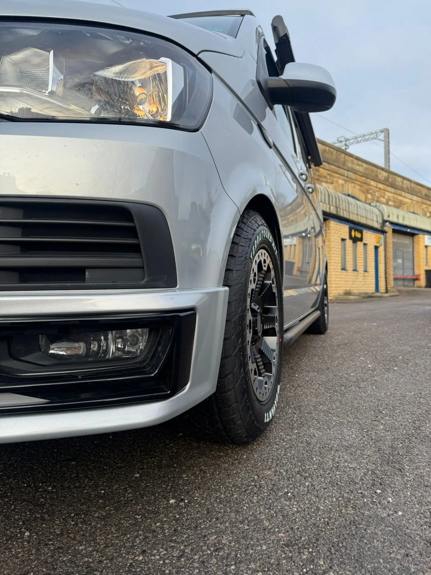 Complete Wheel Set — Rogue Robust 2 17 inch Satin Black Silver Lip 5x120 (Crafter II / MAN TGE)