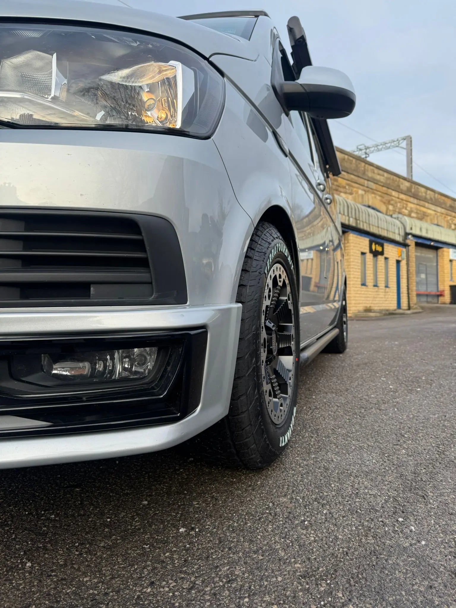 Complete Wheel Set — Rogue Robust 2 17 inch Satin Black Silver Lip 5x120 (Crafter II / MAN TGE)