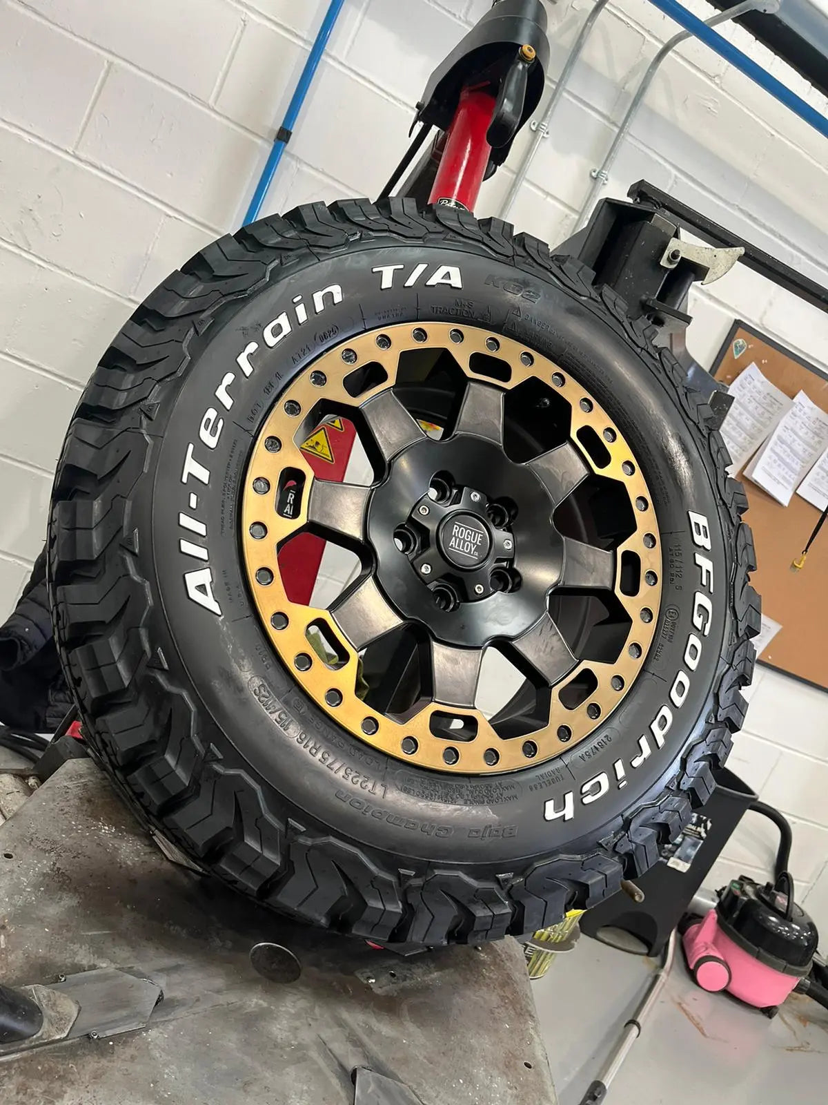 Rogue Robust  16 inch Satin Black Bronze Lip 5x130