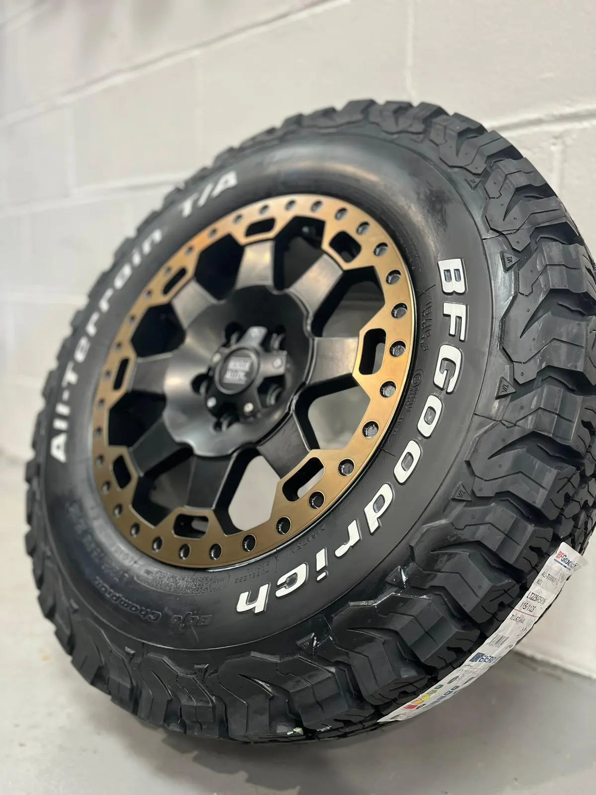 Rogue Robust  16 inch Satin Black Bronze Lip 5x130