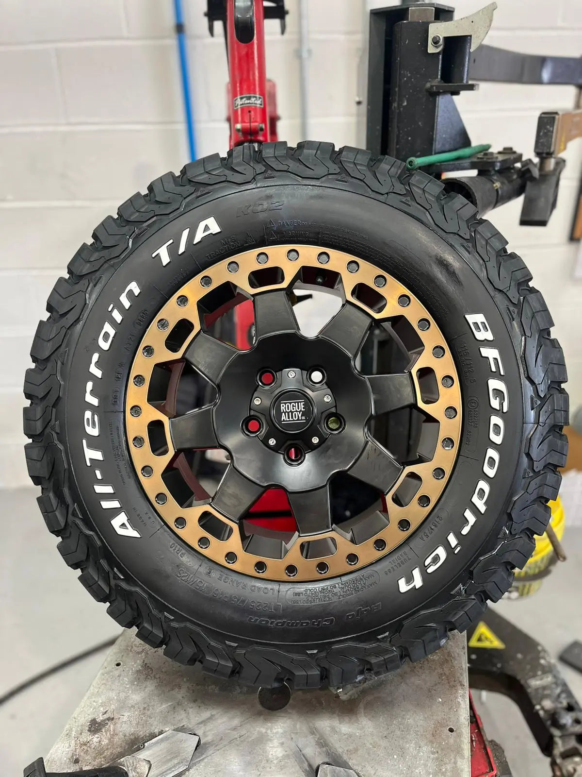 Rogue Robust  16 inch Satin Black Bronze Lip 5x130
