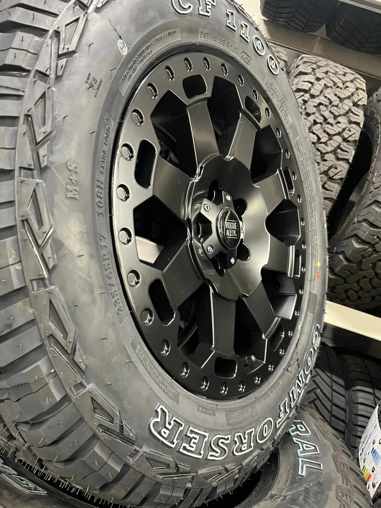 Rogue Robust 16 pulgadas negro satinado 5x120