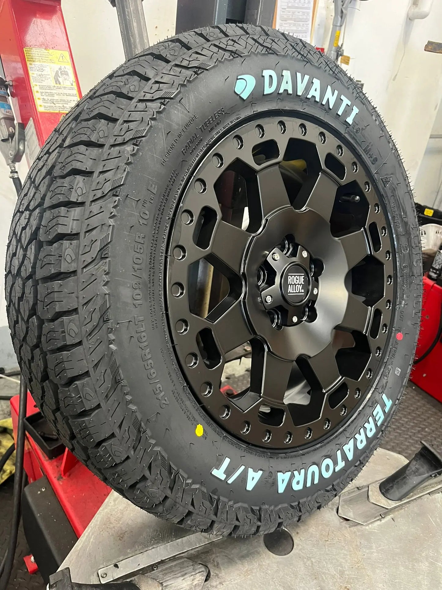 Rogue Robust 16 pulgadas negro satinado 5x120