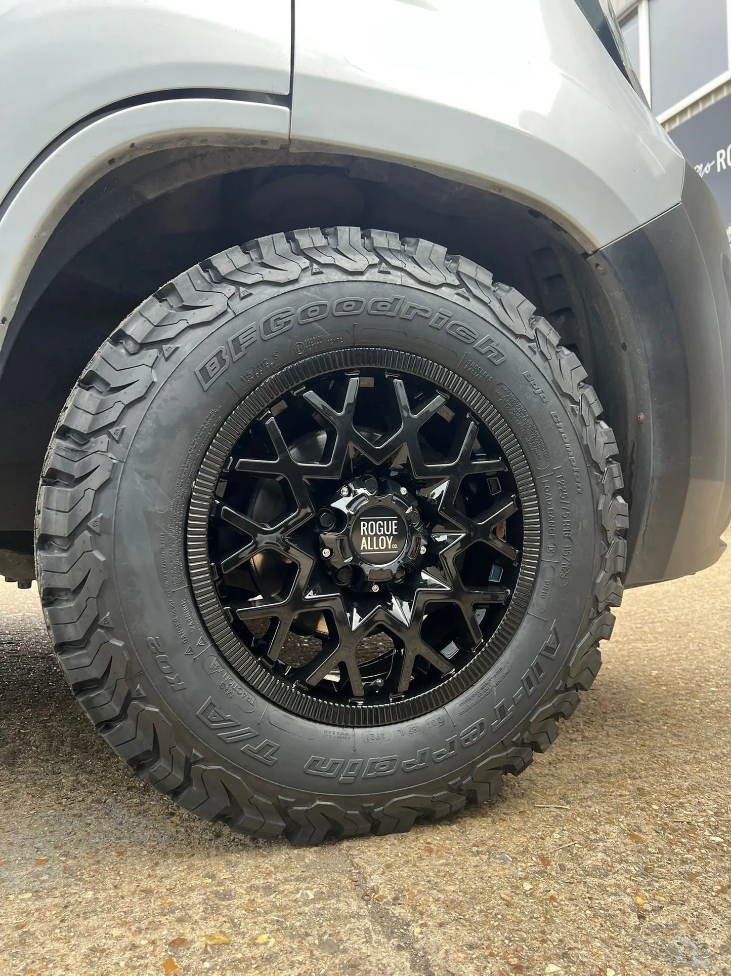 Complete Wheel Set — Rogue Rollex 16 inch Gloss Black 5x130 (Ducato Maxi / Boxer / Jumper Maxi)