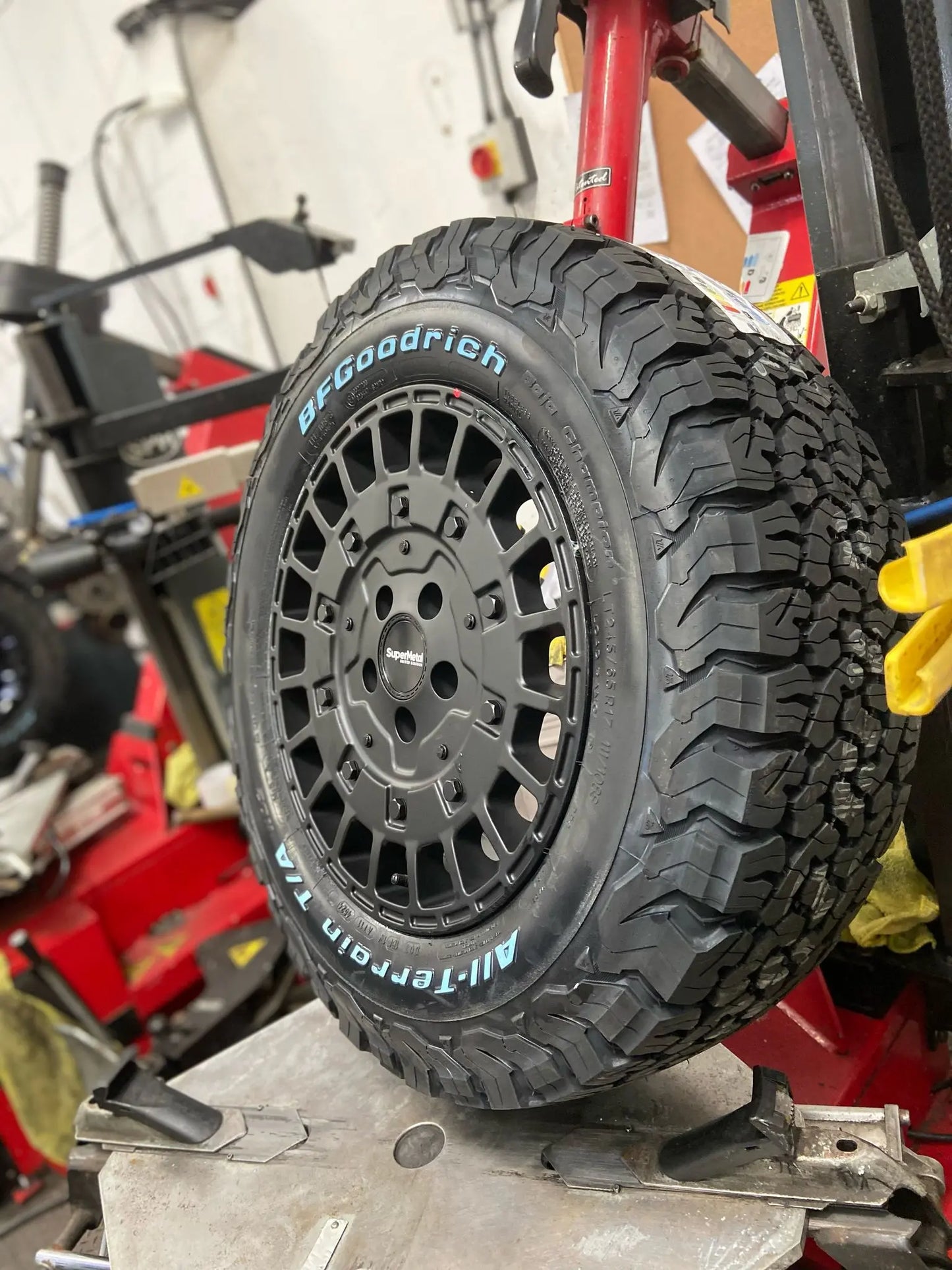 Supermetal Rig 17 inch Matt Black 6x130