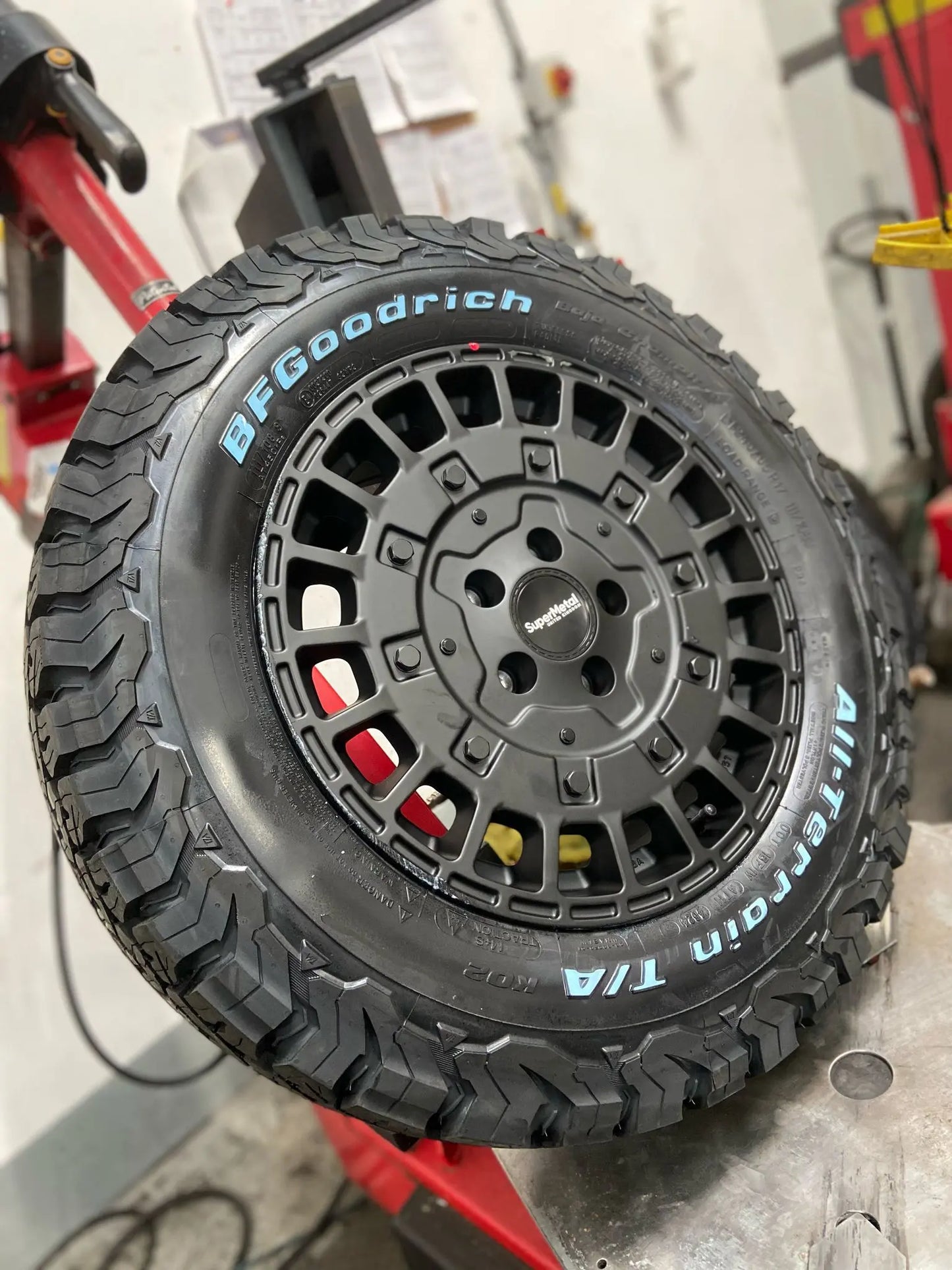 Supermetal Rig 17 inch Matt Black 5x130